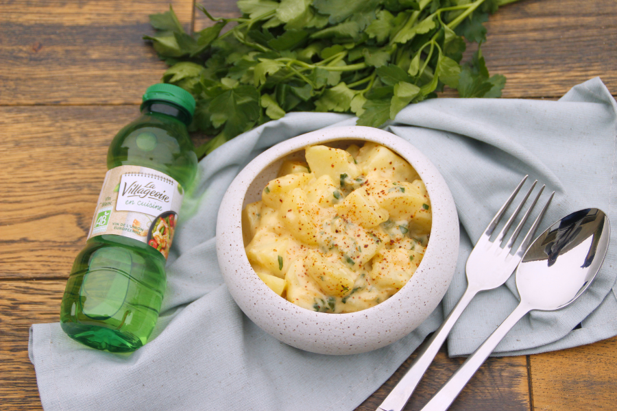 Découvrez notre recette de pommes de terre à la crème de parmesan et persil au vin blanc, une recette signée La Villageoise en cuisine